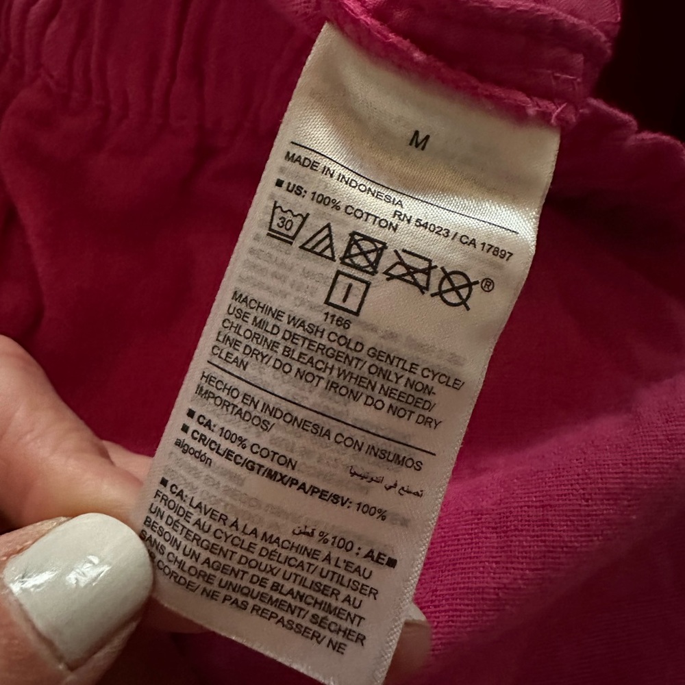Old Navy NWT shorts, size M. Hot pink, elastic waist, soft muslin cotton - Picture 8 of 8